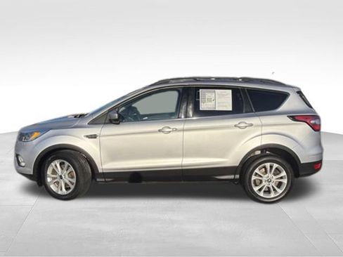 Used 2018 Ford Escape SE w/ Ford Safe & Smart Package FWD image 2
