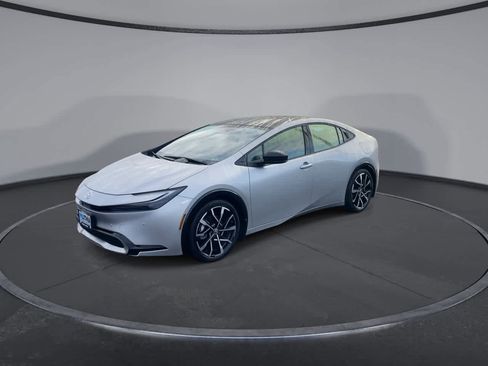 Used 2025 Toyota Prius Plug-In Hybrid image 4