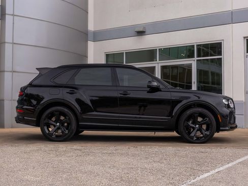 Used 2024 Bentley Bentayga AWD/4WD image 10