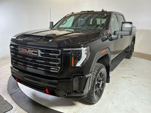 Used 2024 GMC Sierra 2500 AT4 w/ AT4 Premium Plus Package AWD/4WD image 3