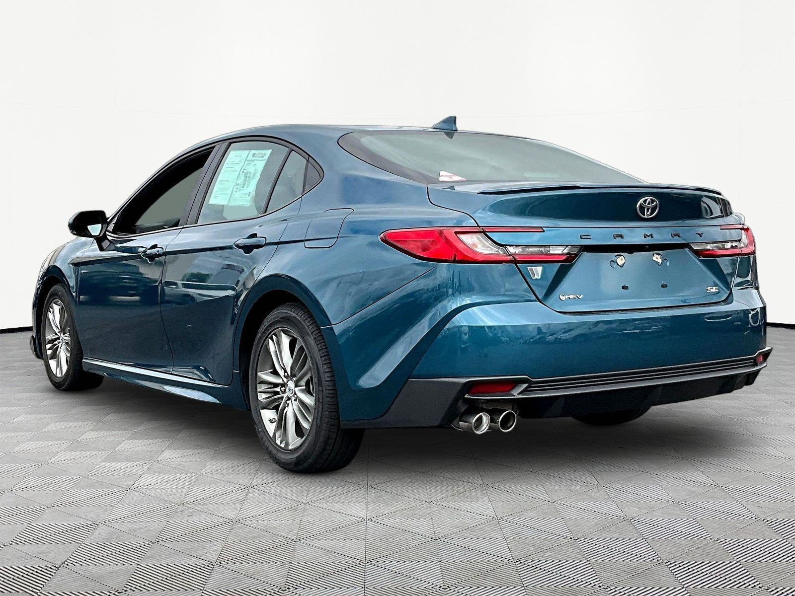 Used 2025 Toyota Camry SE w/ Multimedia Upgrade Package FWD image 4