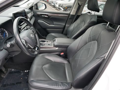 Used 2022 Toyota Highlander Platinum image 10