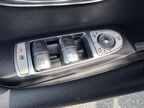 Used 2023 Mercedes-Benz E 350 4MATIC Sedan image 9