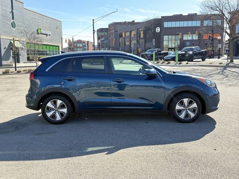 Used 2018 Kia Niro LX FWD image 9