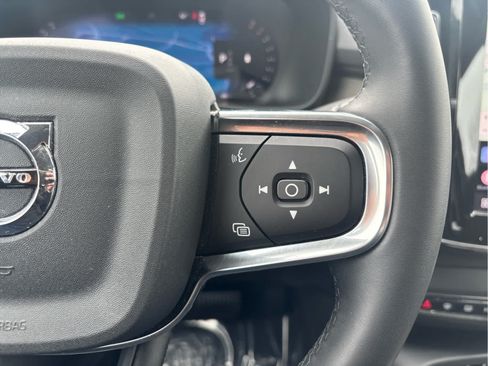 Used 2023 Volvo XC40 B5 Core w/ Convenience Package AWD/4WD image 18