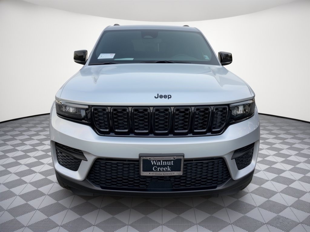 Used 2024 Jeep Grand Cherokee Altitude AWD/4WD image 6
