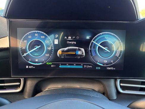 Used 2025 Hyundai Elantra Limited FWD image 27
