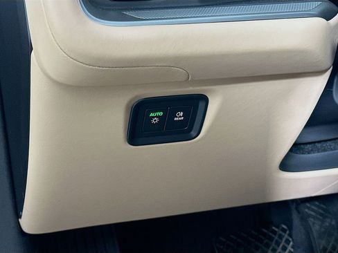 Certified 2025 Porsche Cayenne AWD/4WD image 11