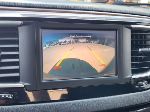 Used 2023 Chrysler Voyager LX image 17