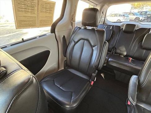 Certified 2023 Chrysler Pacifica Touring-L FWD image 12