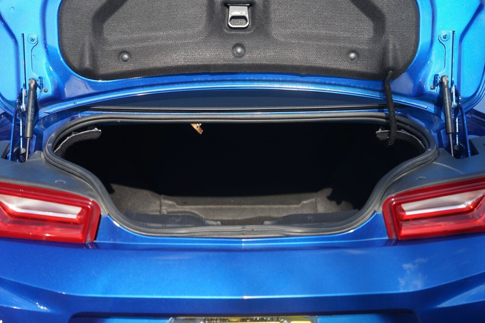 Used 2018 Chevrolet Camaro LT RWD image 27