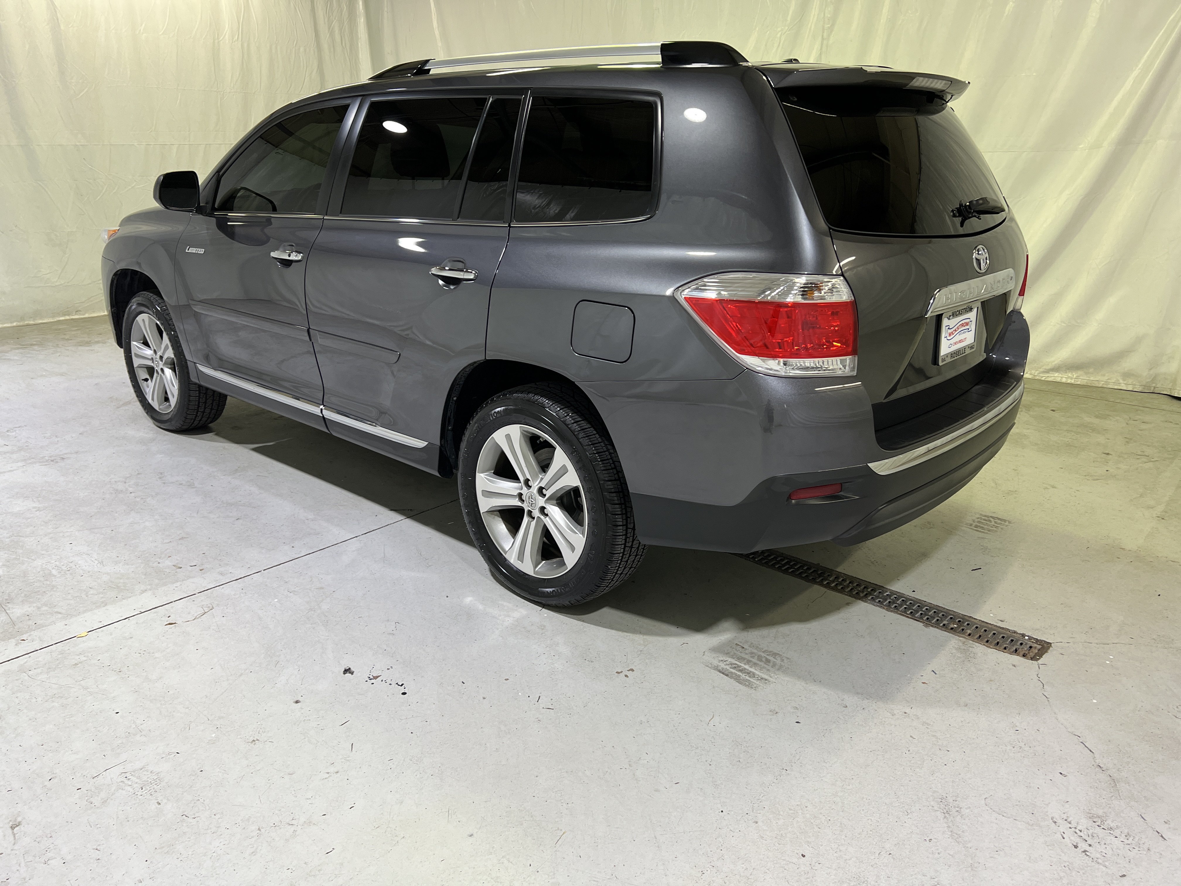 Used 2011 Toyota Highlander Limited w/ Tow Pkg FWD image 8