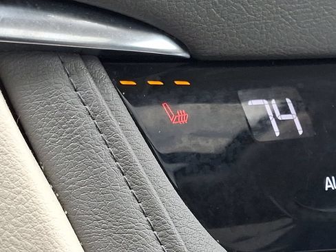 Used 2018 Cadillac XT5 Luxury w/ Driver Awareness Package AWD/4WD image 26