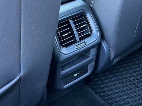 Used 2024 Volkswagen Taos SE image 17