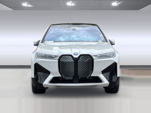 Used 2024 BMW iX xDrive50 w/ Sport Package AWD/4WD image 6