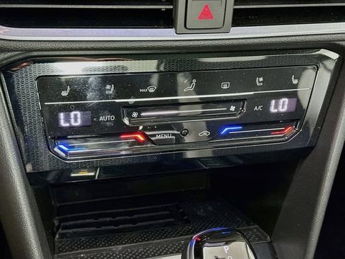 Certified 2025 Volkswagen Taos SEL AWD/4WD image 17