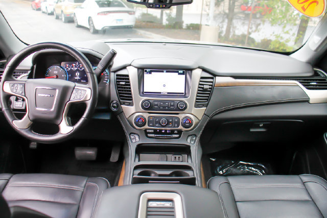 Used 2018 GMC Yukon Denali w/ Denali Ultimate Package AWD/4WD image 7