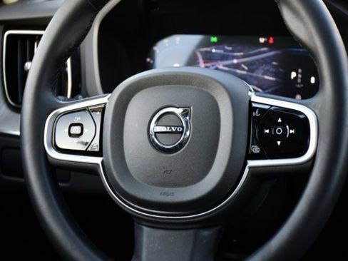 Certified 2025 Volvo XC60 B5 Plus image 19