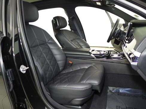 Used 2023 BMW 740i w/ Parking Assistance Package RWD image 19