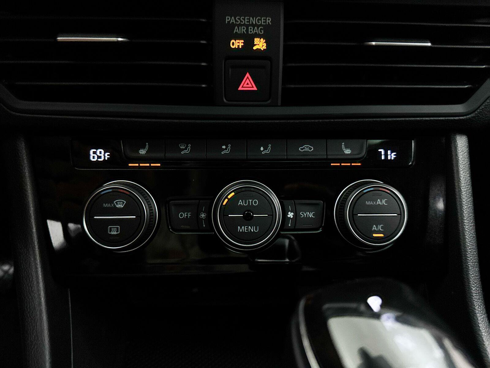 Used 2023 Volkswagen Jetta SE FWD image 22