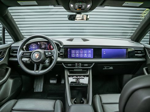 Certified 2025 Porsche Macan Electric RWD image 13