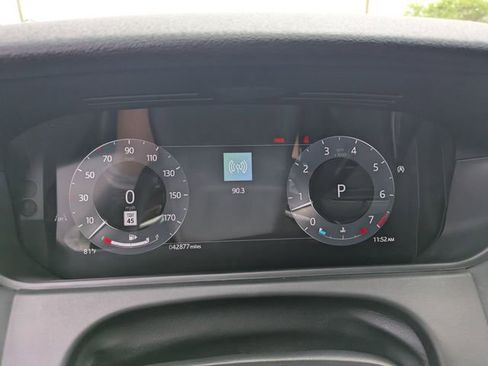 Used 2025 Land Rover Range Rover Velar Dynamic SE image 32