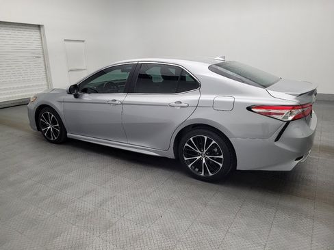 Used 2020 Toyota Camry SE image 3