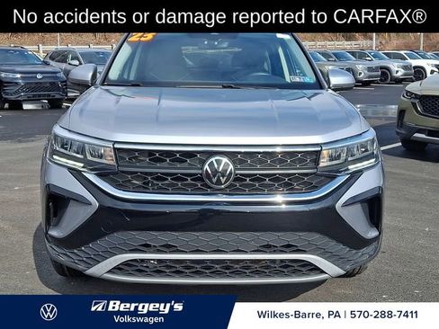 Certified 2023 Volkswagen Taos SE w/ Panoramic Sunroof Package image 2