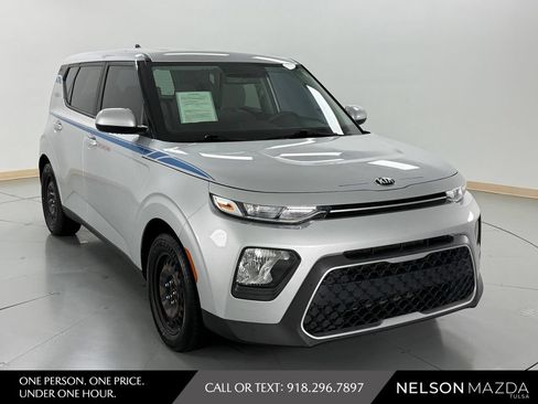 Used 2020 Kia Soul LX FWD image 4