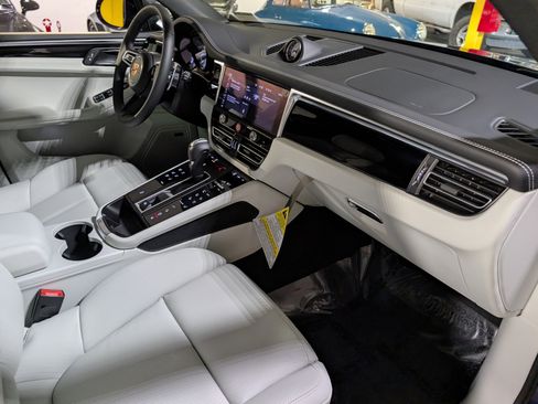 New 2026 Porsche Macan image 28