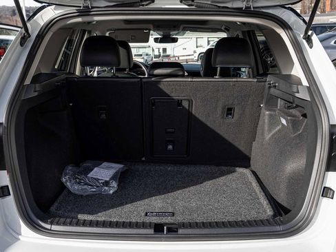 Used 2024 Volkswagen Taos SE image 29