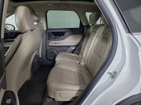 Used 2022 Lincoln Corsair AWD w/ Premium Package image 10