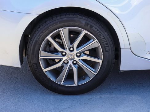 Used 2018 Lexus ES 300h w/ Navigation Package FWD image 9