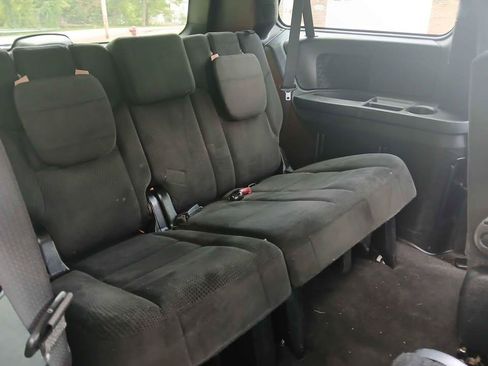 Used 2016 Dodge Grand Caravan SE FWD image 17