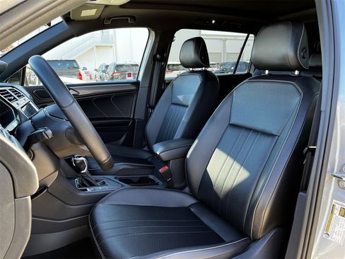 Used 2022 Volkswagen Tiguan SE R-Line image 24