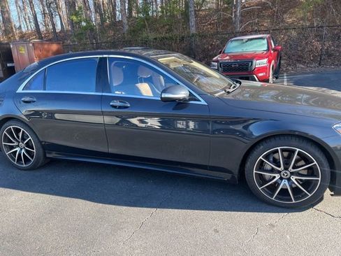 Used 2020 Mercedes-Benz S 560 Sedan image 4