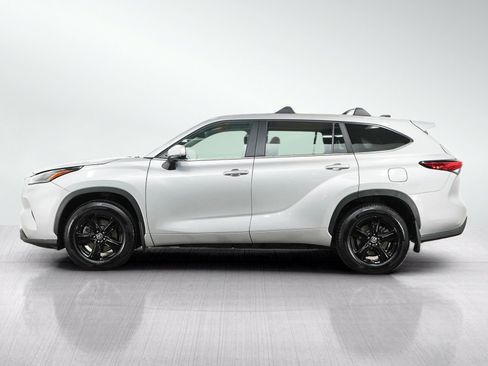 Used 2023 Toyota Highlander L AWD/4WD image 2