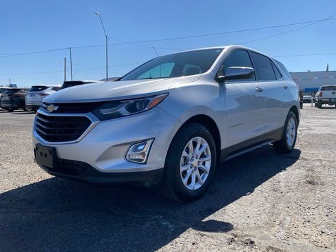 Used 2018 Chevrolet Equinox LT FWD image 2