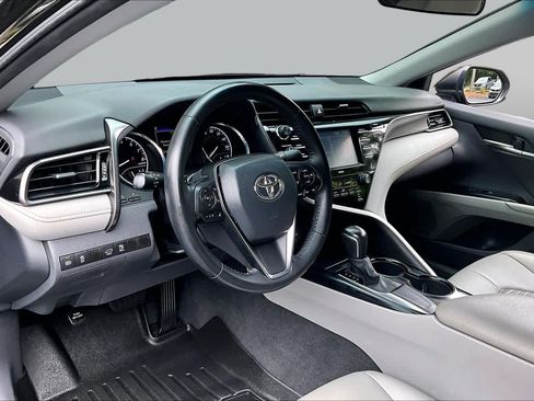 Used 2020 Toyota Camry SE FWD image 17