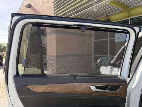 Used 2025 Volkswagen Atlas SE w/ Panoramic Sunroof Package image 37