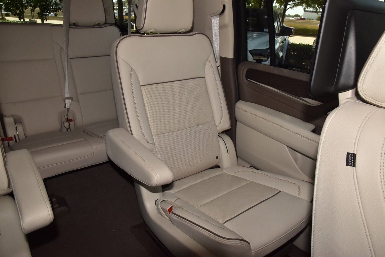 Used 2024 GMC Yukon XL Denali w/ Advanced Technology Package AWD/4WD image 16