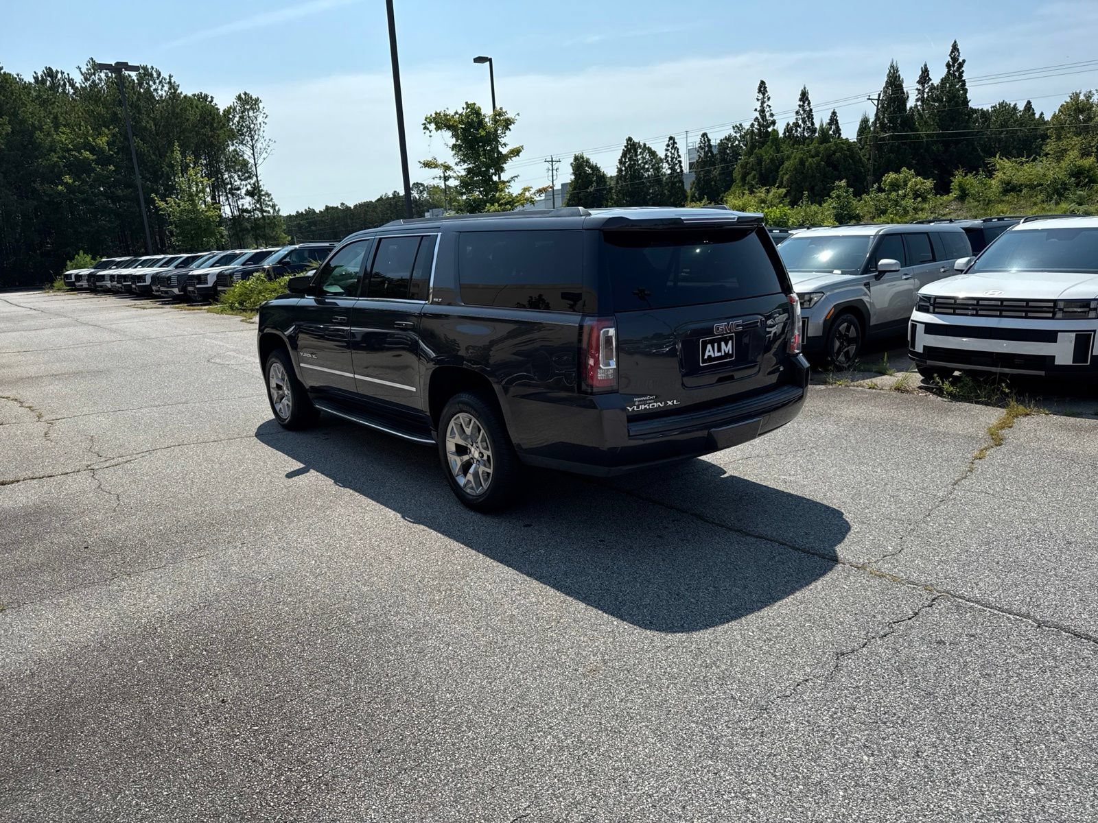 Used 2018 GMC Yukon XL SLT w/ Open Road Package RWD image 3