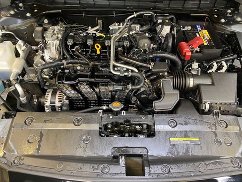 Used 2025 Nissan Altima 2.5 SV FWD image 10