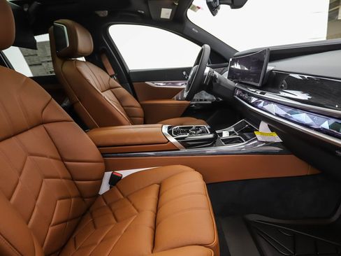 Used 2026 BMW 750e xDrive image 30