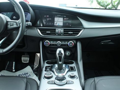 Used 2024 Alfa Romeo Giulia Ti AWD/4WD image 17