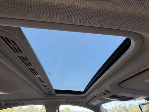 Used 2017 BMW 320i Sedan image 11