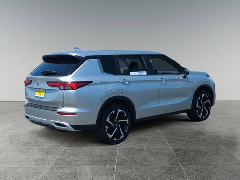 Used 2024 Mitsubishi Outlander SE image 5