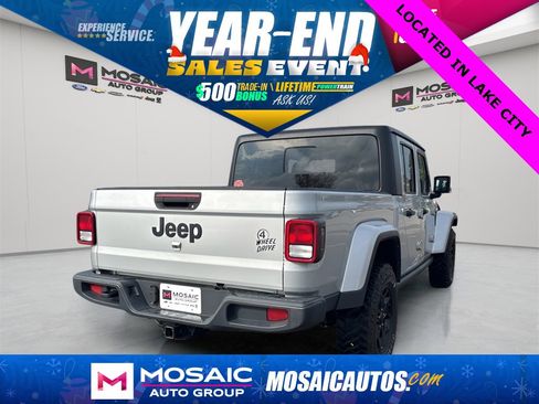 Used 2022 Jeep Gladiator Willys image 3