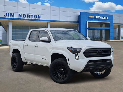 Used 2024 Toyota Tacoma SR5 AWD/4WD image 1