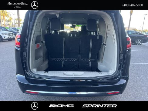 Used 2024 Chrysler Pacifica Touring-L FWD image 6